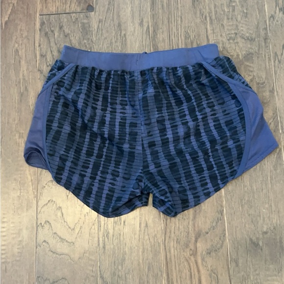 UNDER ARMOUR athletic shorts. Size small - Picture 2 of 3